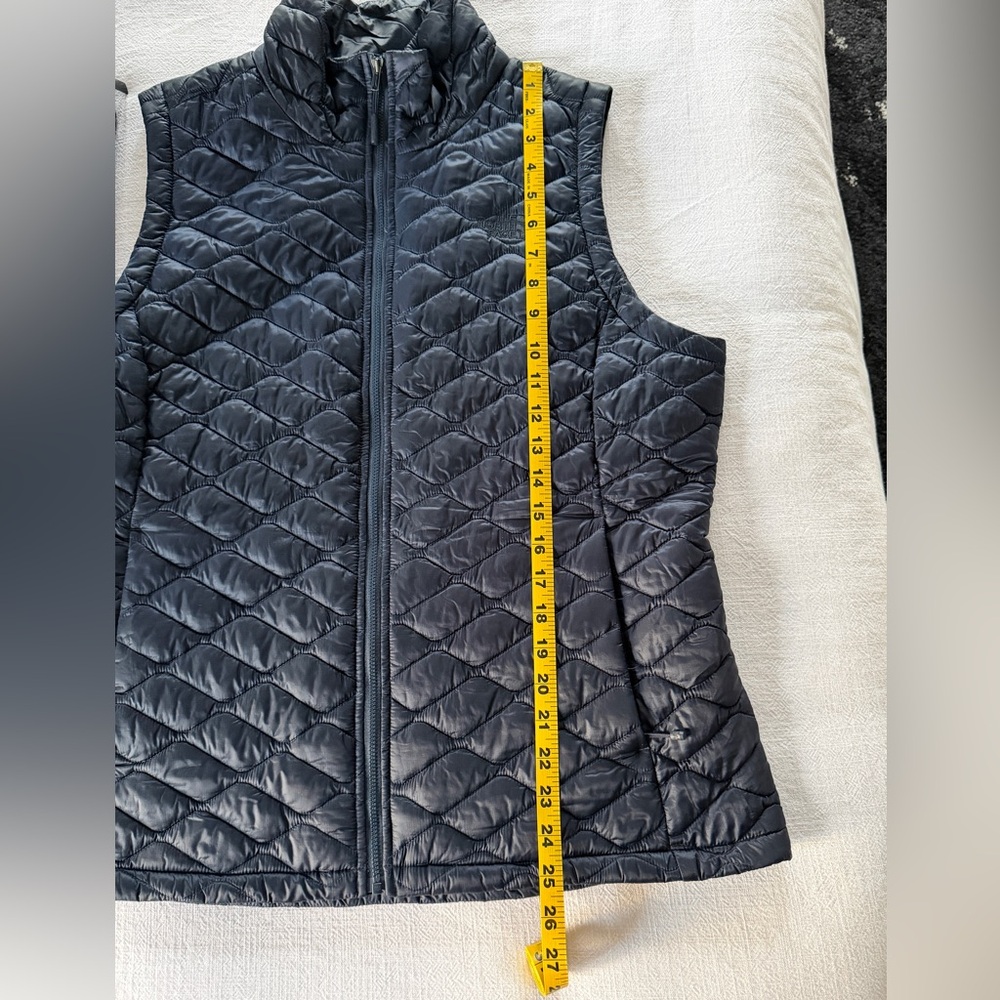 The North Face Thermoball Vest - never worn - Picture 9 of 10